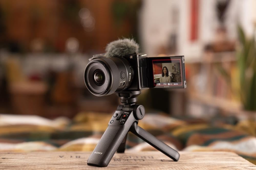 sony-sel11f18-obiettivo-ultra-grandangolare-11-mm-f1-8-aps-c-e-mount-compatto-pe image 6