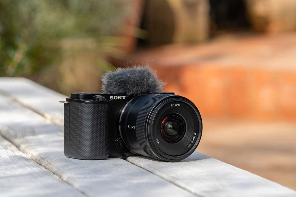 sony-sel11f18-obiettivo-ultra-grandangolare-11-mm-f1-8-aps-c-e-mount-compatto-pe image 8