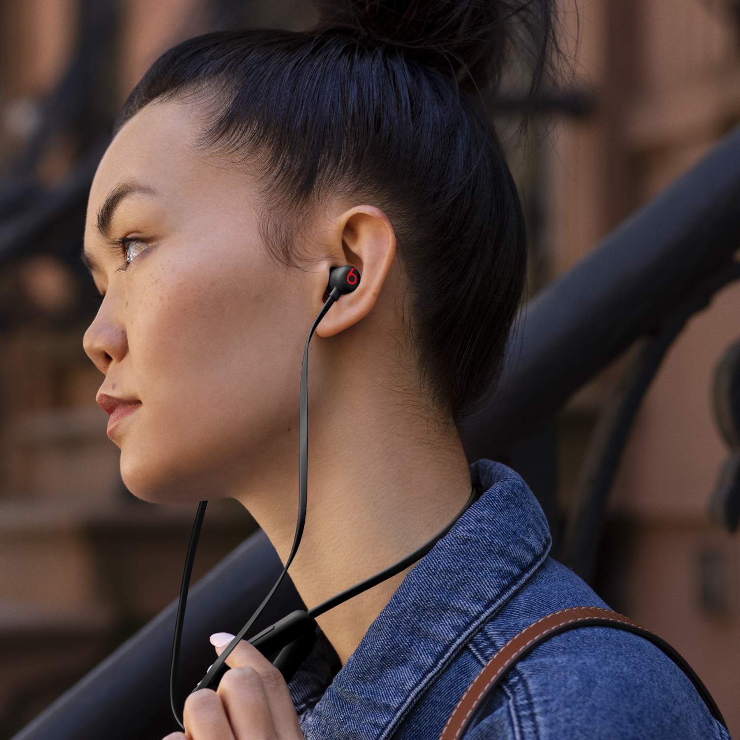 beats-flex-wireless-nero-auricolari-magnetiche-con-chip-apple-w1-bluetooth-class image 2