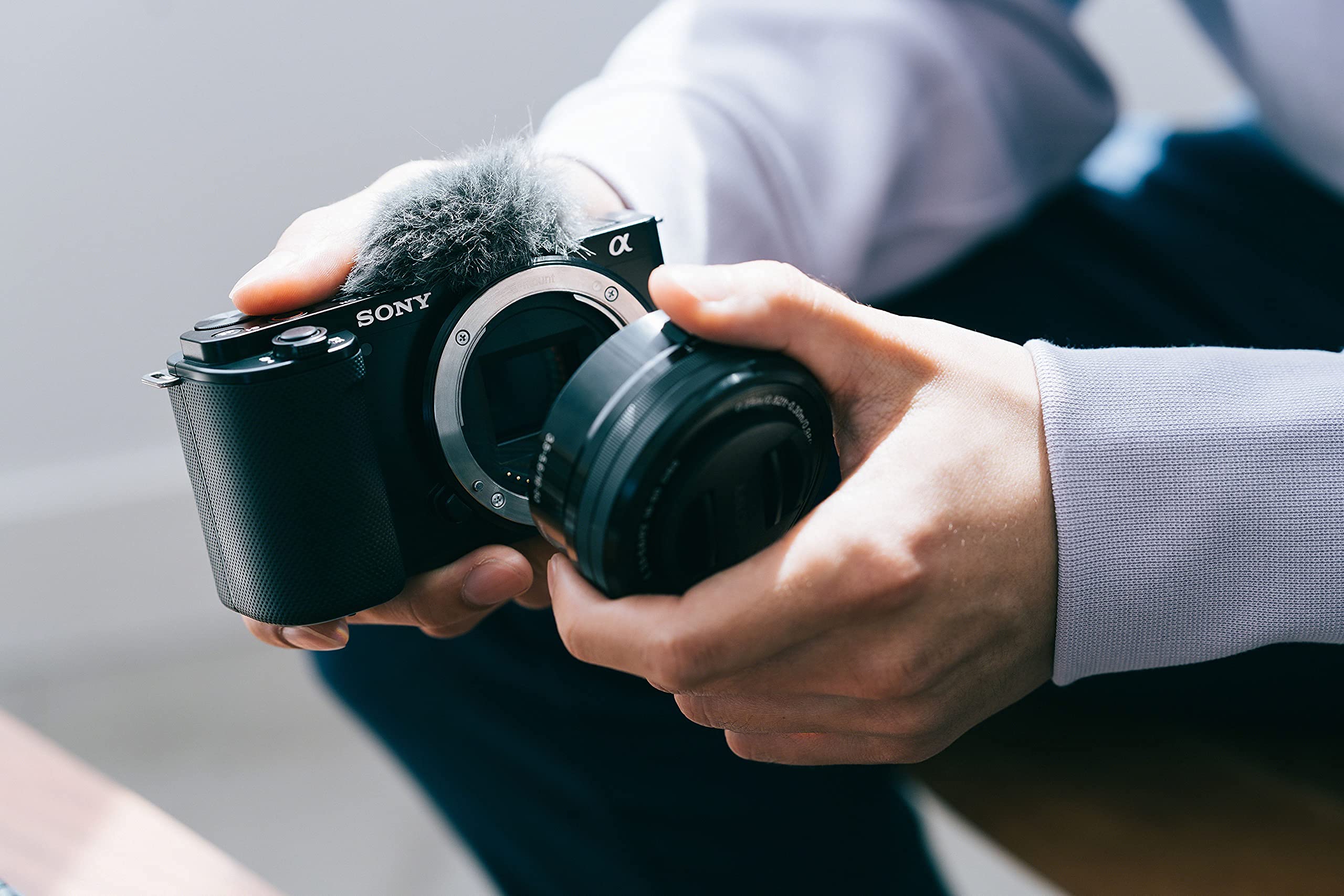 sony-zv-e10l-fotocamera-per-vlogging-con-obiettivo-16-50-mm-aps-c-video-4k-displ image 2