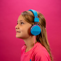 jlab-jbuddies-studio-cuffie-on-ear-cablate-bambini-type-c-blu-rosa-con-limite-vo image 7